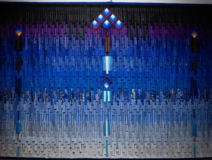 Abdoulaye Konaté, Motif Touareg sur fond bleu du Sahel et du Sahara, 2024. 400 cm x 251 cm. Textile. Courtesy of Efie Gallery and Desire Ameka