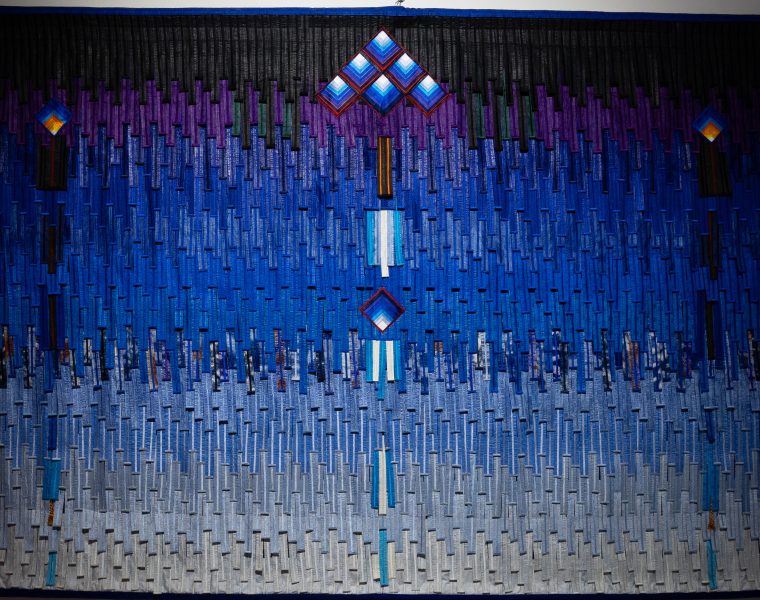 Abdoulaye Konaté, Motif Touareg sur fond bleu du Sahel et du Sahara, 2024. 400 cm x 251 cm. Textile. Courtesy of Efie Gallery and Desire Ameka