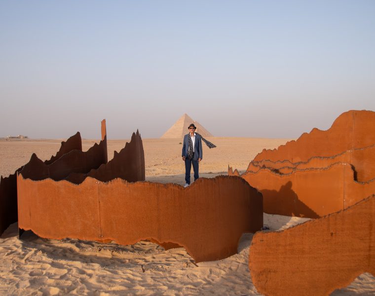 Jean Boghossian at the scluptre Desert Waves for Art D'Egypte © Lisa De Boeck
