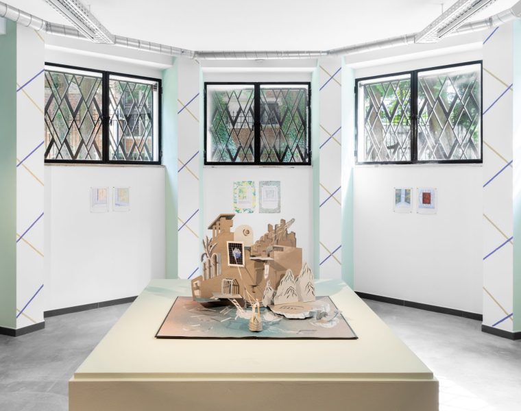 Romain Ruiz-Pacouret and Rébecca Konforti Topos , 2023 © Silvia Cappellari Paper architecture, painted and drawn pop-up book presented in the installation 'Construire un monde'