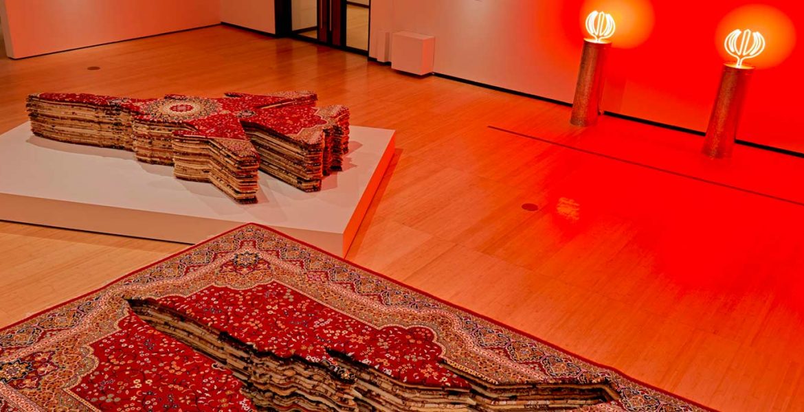 Installation view of “Rebel, Jester, Mystic, Poet: Contemporary Persians—The Mohammed Afkhami Collection” on view at Asia Society Museum September 10, 2021 through May 8, 2022. Farhad Moshiri, Flying Carpet, 2007 and Mahmoud Bakhshi, Tulips Rise from the Blood of the Nation’s Youth from the Industrial Revolution series, 2008, courtesy of Mohammed Afkhami Foundation. Photograph © Bruce M. White, 2021, courtesy of Asia Society