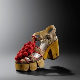 Women's sandal, around 1942, Paris. Museum of Decorative Arts © MAD Paris / photo: Hughes Dubois