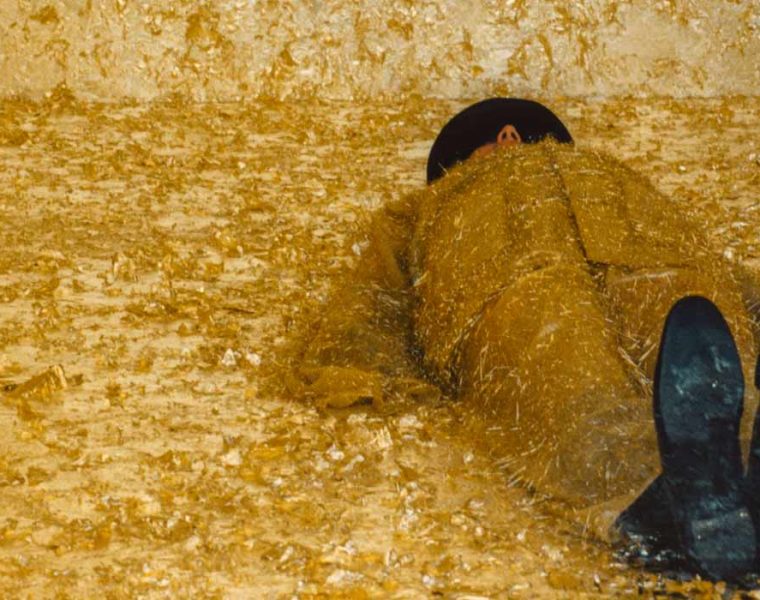 ´The Death of James Lee Byars - Zad Moultaka in dialogue’. James Lee Byars, The Death of James Lee Byars – installation view © Michael Werner Gallery, The Estate of James Lee Byars; Marie-Puck Broodthaers
